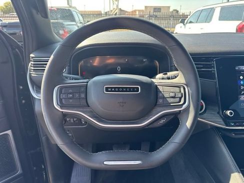Used 2024 Jeep Wagoneer L Series II w/ Flexible Seating Group AWD/4WD image 15