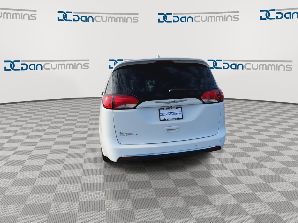 Used 2020 Chrysler Pacifica Touring-L FWD image 7
