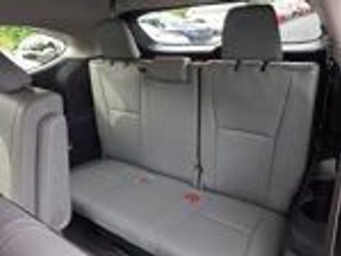Used 2024 Toyota Highlander XLE AWD/4WD image 12