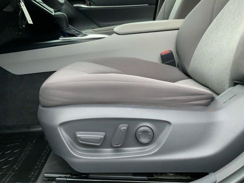 Used 2020 Toyota Camry LE FWD image 17