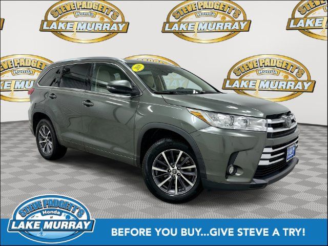 Used 2018 Toyota Highlander XLE FWD image 1