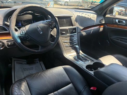 Used 2015 Lincoln MKT AWD image 7