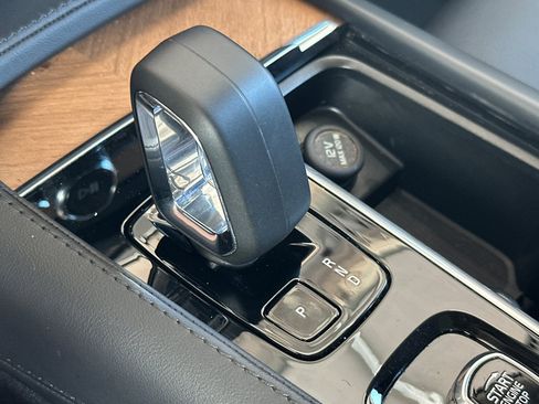 Certified 2024 Volvo XC90 B5 Plus AWD/4WD image 26