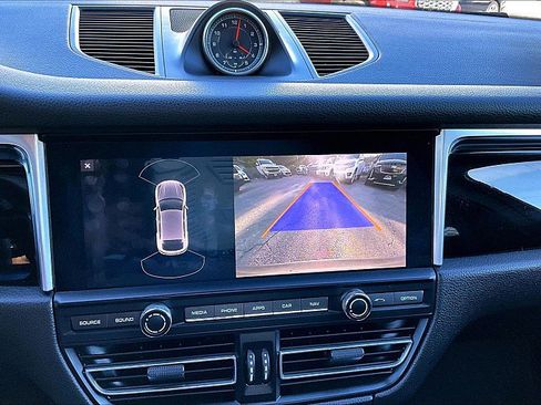 Used 2020 Porsche Macan image 23