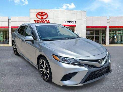 Used 2020 Toyota Camry SE FWD image 2