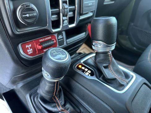 Used 2023 Jeep Gladiator Mojave w/ Cold Weather Group image 25