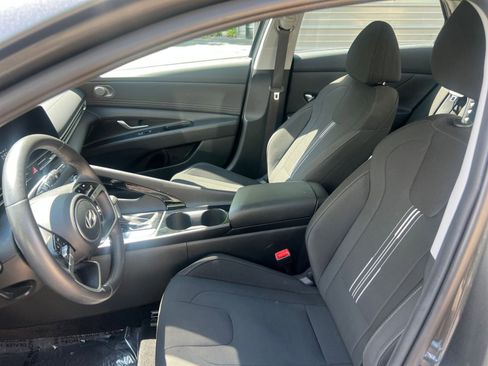 Used 2025 Hyundai Elantra SEL image 22