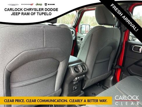 Used 2025 Jeep Wrangler Sahara image 21