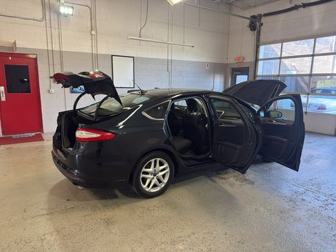 Used 2014 Ford Fusion SE FWD image 14