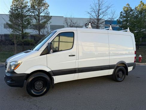 Used 2017 Mercedes-Benz Sprinter 2500 image 3