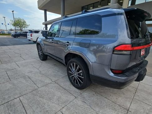 Used 2025 Lexus GX 550 w/ Accessory Package (2T) AWD/4WD image 3