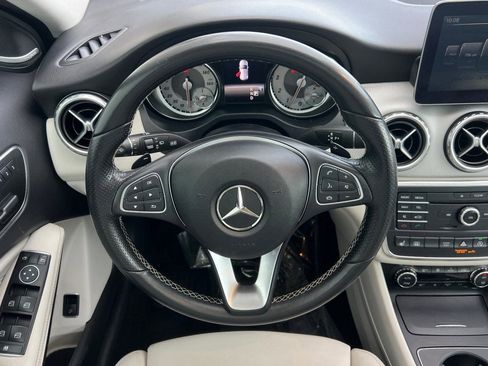 Used 2017 Mercedes-Benz GLA 250 4MATIC image 16