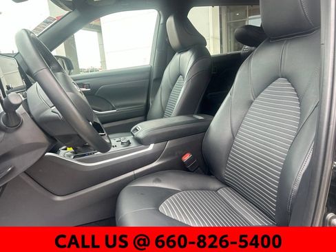 Used 2025 Toyota Highlander XSE AWD/4WD image 19