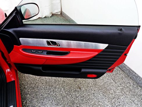 Used 2004 Ford Thunderbird RWD image 9