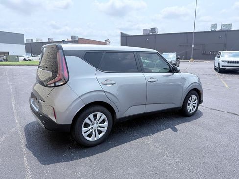 Used 2025 Kia Soul LX FWD image 5