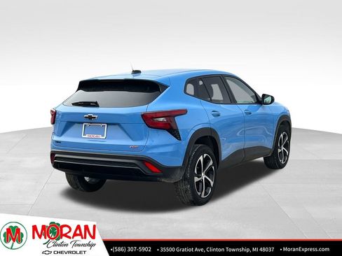 Certified 2024 Chevrolet Trax RS w/ Driver Confidence Package image 5