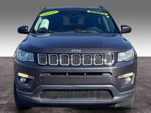 Used 2018 Jeep Compass Latitude w/ Popular Equipment Group AWD/4WD image 3