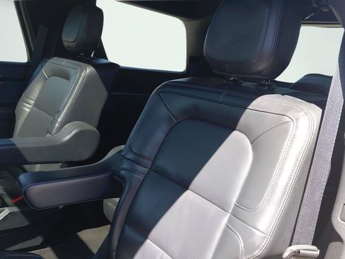 Used 2024 Lincoln Navigator Premiere AWD/4WD image 40