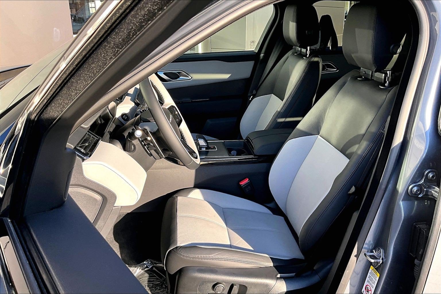 New 2026 Land Rover Range Rover Velar S AWD/4WD image 9