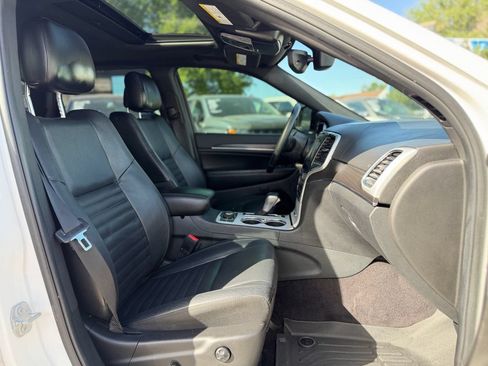Used 2018 Jeep Grand Cherokee Limited AWD/4WD image 6