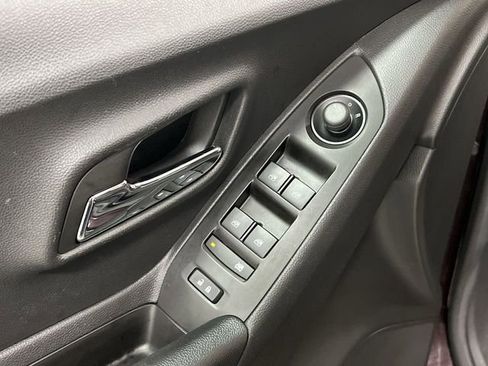 Used 2022 Chevrolet Trax LS w/ Tint and Cruise Package image 21