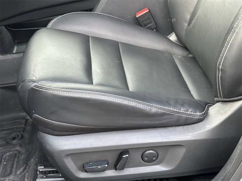 Used 2023 Nissan Rogue SL w/ SL Premium Package image 17