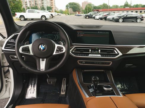 Used 2022 BMW X5 xDrive40i w/ M Sport Package AWD/4WD image 13