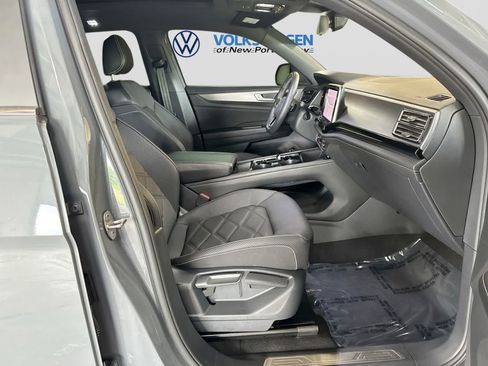 Used 2024 Volkswagen Atlas Cross Sport SE FWD image 27