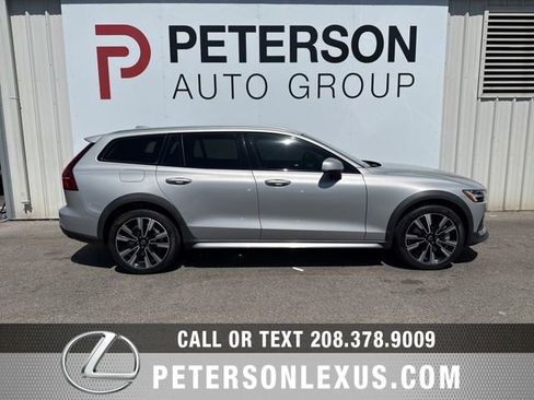 Used 2024 Volvo V60 B5 Cross Country Ultimate AWD/4WD image 3