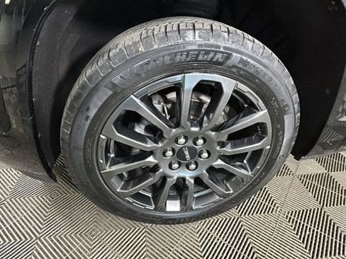 Used 2023 GMC Acadia Denali w/ Black Diamond Edition AWD/4WD image 10