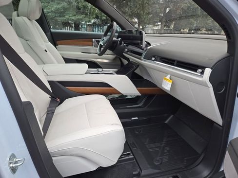 New 2026 Cadillac Vistiq Luxury image 38