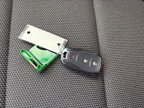 Used 2020 Chevrolet Traverse LT image 28