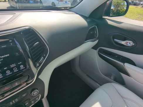 Used 2020 Jeep Cherokee Limited w/ Technology Group FWD image 18