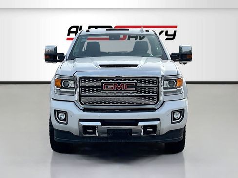 Used 2018 GMC Sierra 2500 Denali w/ Duramax Plus Package AWD/4WD image 2