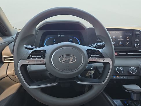 Certified 2024 Hyundai Elantra SE FWD image 27