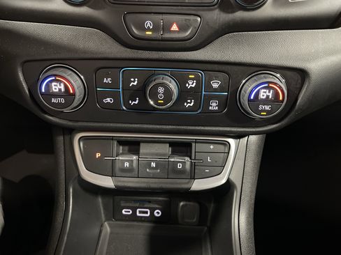 Used 2023 GMC Terrain SLT image 25