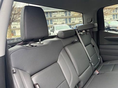 Used 2025 GMC Sierra 1500 SLT image 30