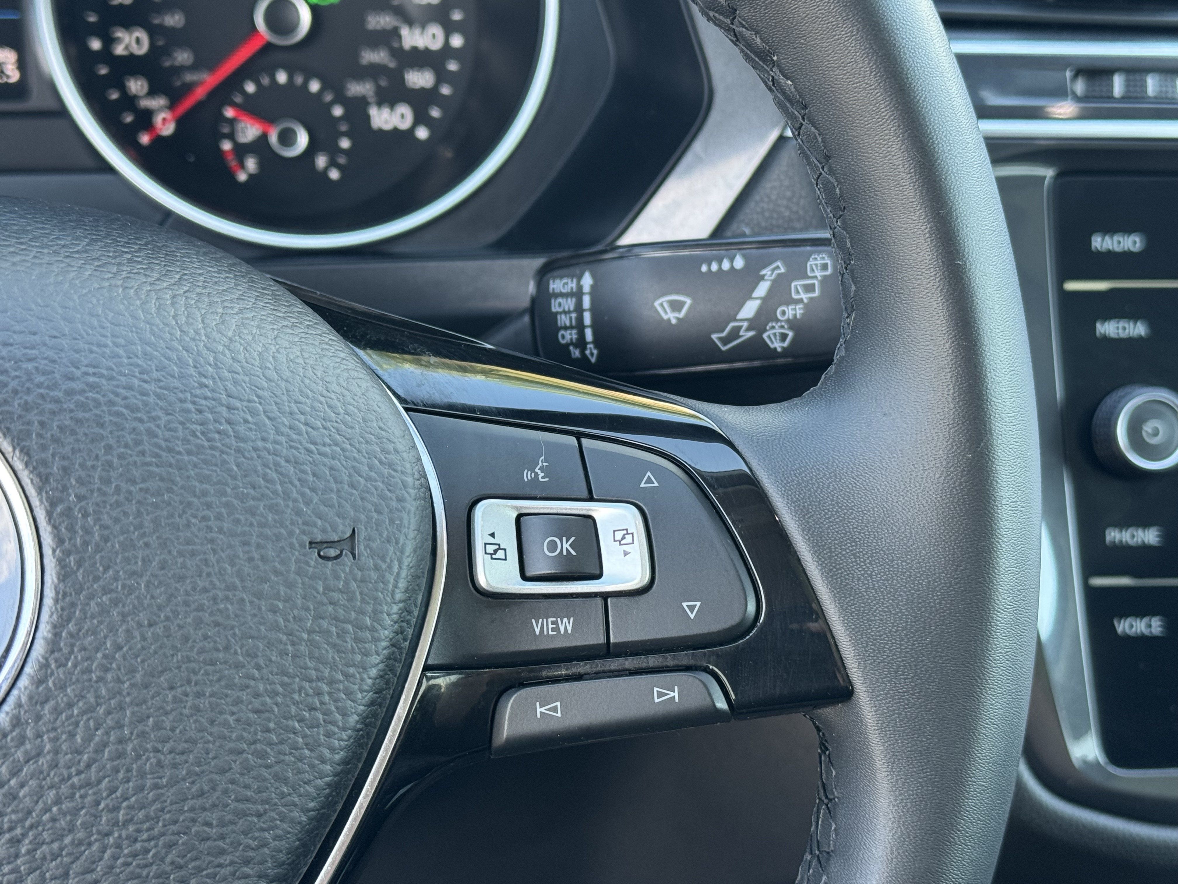 Used 2020 Volkswagen Tiguan SE w/ Panoramic Sunroof Package FWD image 17