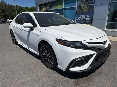 Used 2024 Toyota Camry SE w/ Cold Weather Package FWD image 1