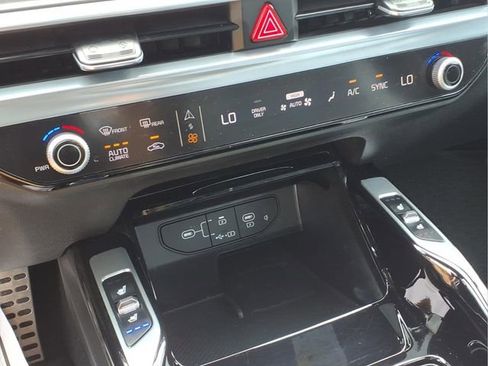 Used 2025 Kia Sorento SX Prestige image 10