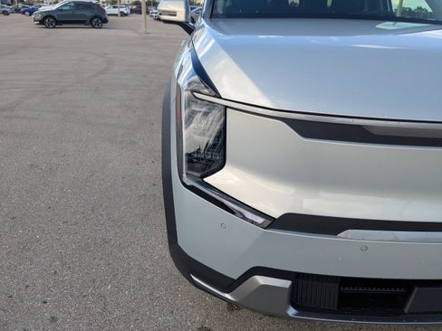 New 2026 Kia EV9 Wind image 12