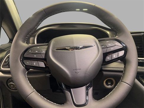 New 2026 Chrysler Pacifica Select image 19