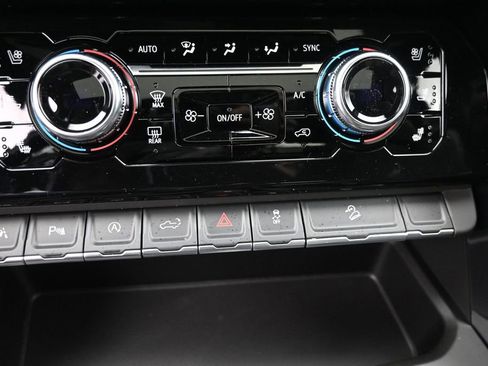 New 2026 GMC Sierra 1500 AT4 w/ AT4 Premium Package AWD/4WD image 17