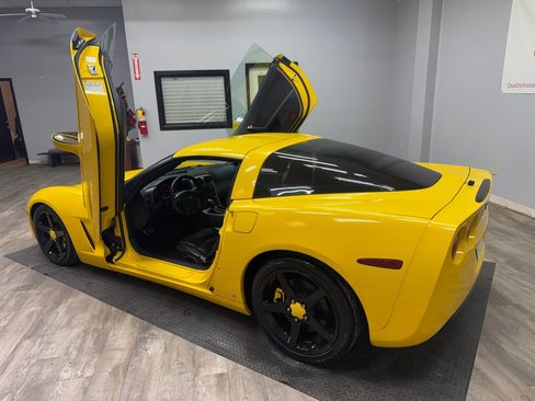 Used 2007 Chevrolet Corvette Coupe w/ Preferred Equipment Group RWD image 17