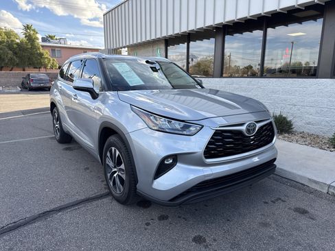 Used 2020 Toyota Highlander XLE image 26