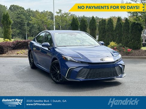 Used 2025 Toyota Camry SE w/ Convenience Package FWD image 1