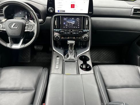 Used 2025 Lexus LX 600 4WD w/ Appearance Package image 17