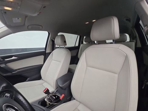 Used 2018 Volkswagen Tiguan SE image 39