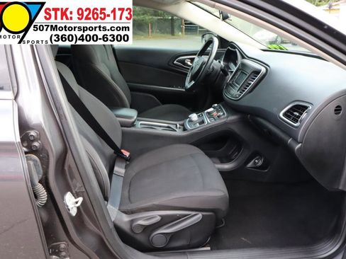 Used 2016 Chrysler 200 Limited w/ Convenience Group image 21