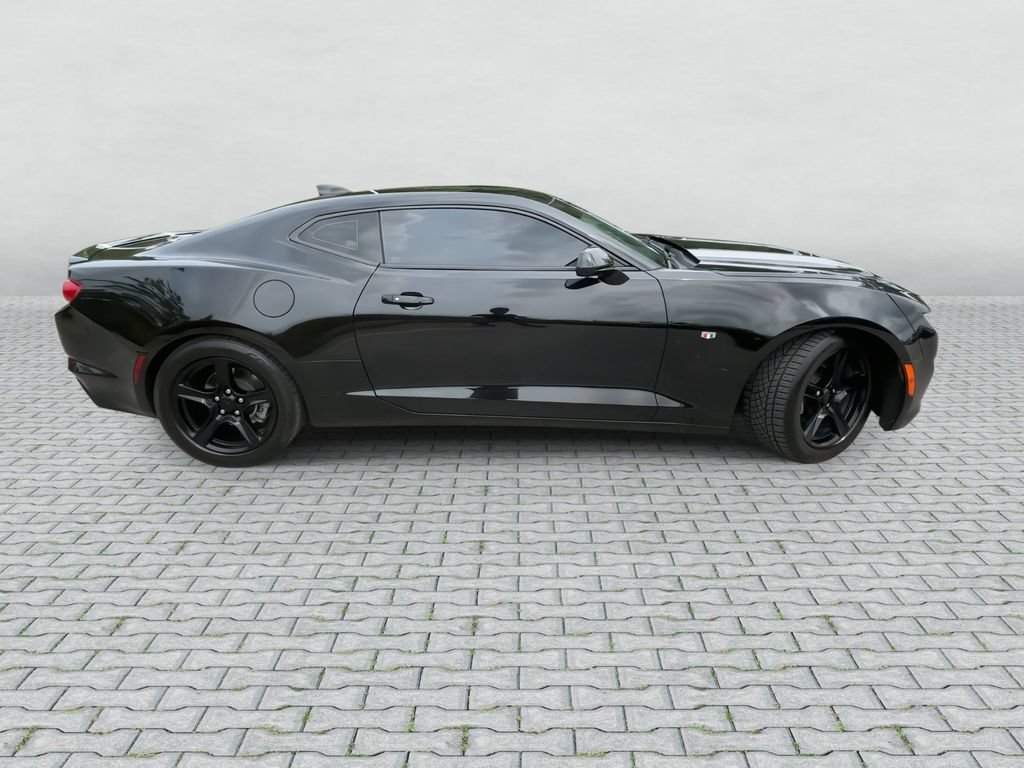 Used 2023 Chevrolet Camaro LT w/ Technology Package RWD image 9